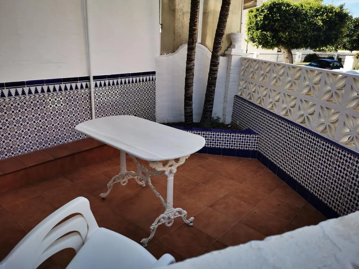 فندق مبيت وإفطار نيرخا Hostal Marazul