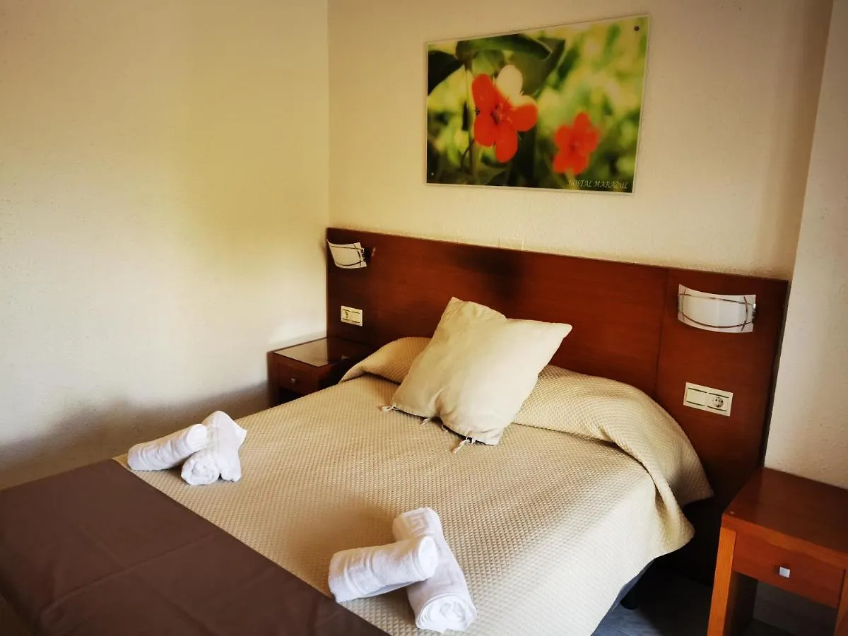 فندق مبيت وإفطار نيرخا Hostal Marazul