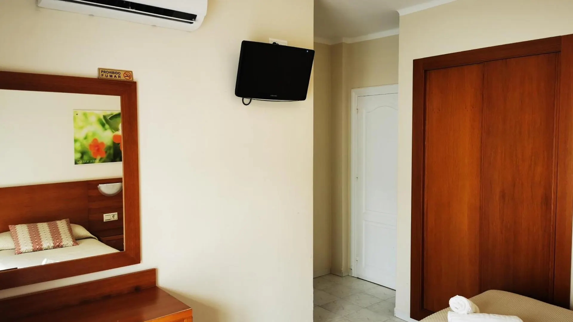 نيرخا Hostal Marazul