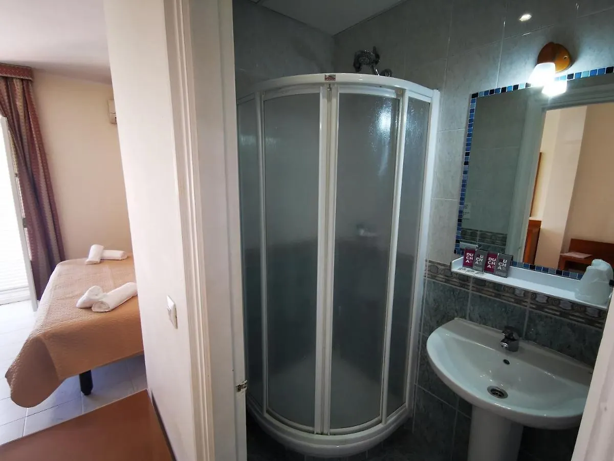 فندق مبيت وإفطار نيرخا Hostal Marazul